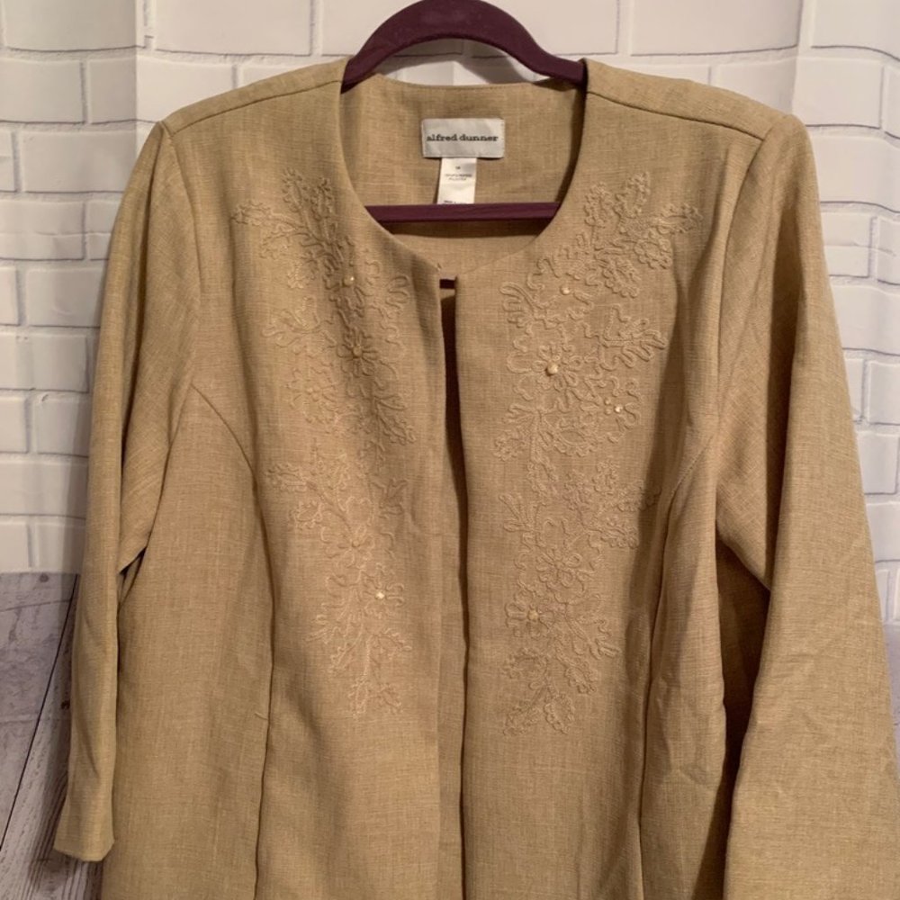 NEW ALFRED DUNNER LIGHT TAN BLAZER